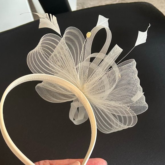 Ivory fascinator - from London - Picture 6 of 7